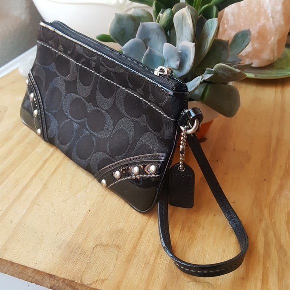 Authentic Coach wristlet (Black) - Picture 2 of 4